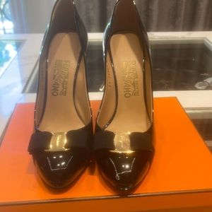 Salvatore ferragamo size 9 black pumps
